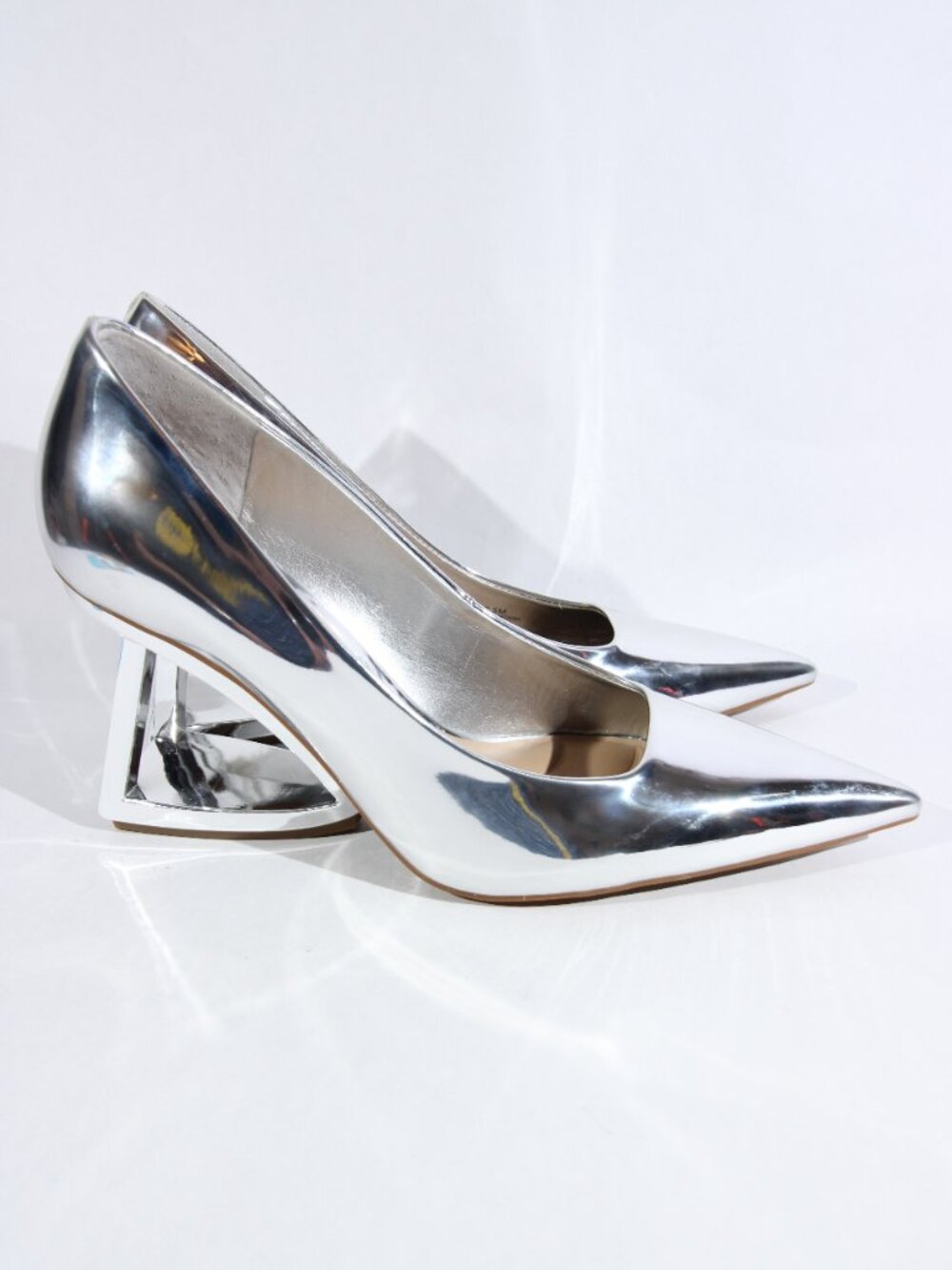 NWOT Gianni Bini Pamalaa Silver Mirror Wedge with a Pointed Toe (Never Worn)